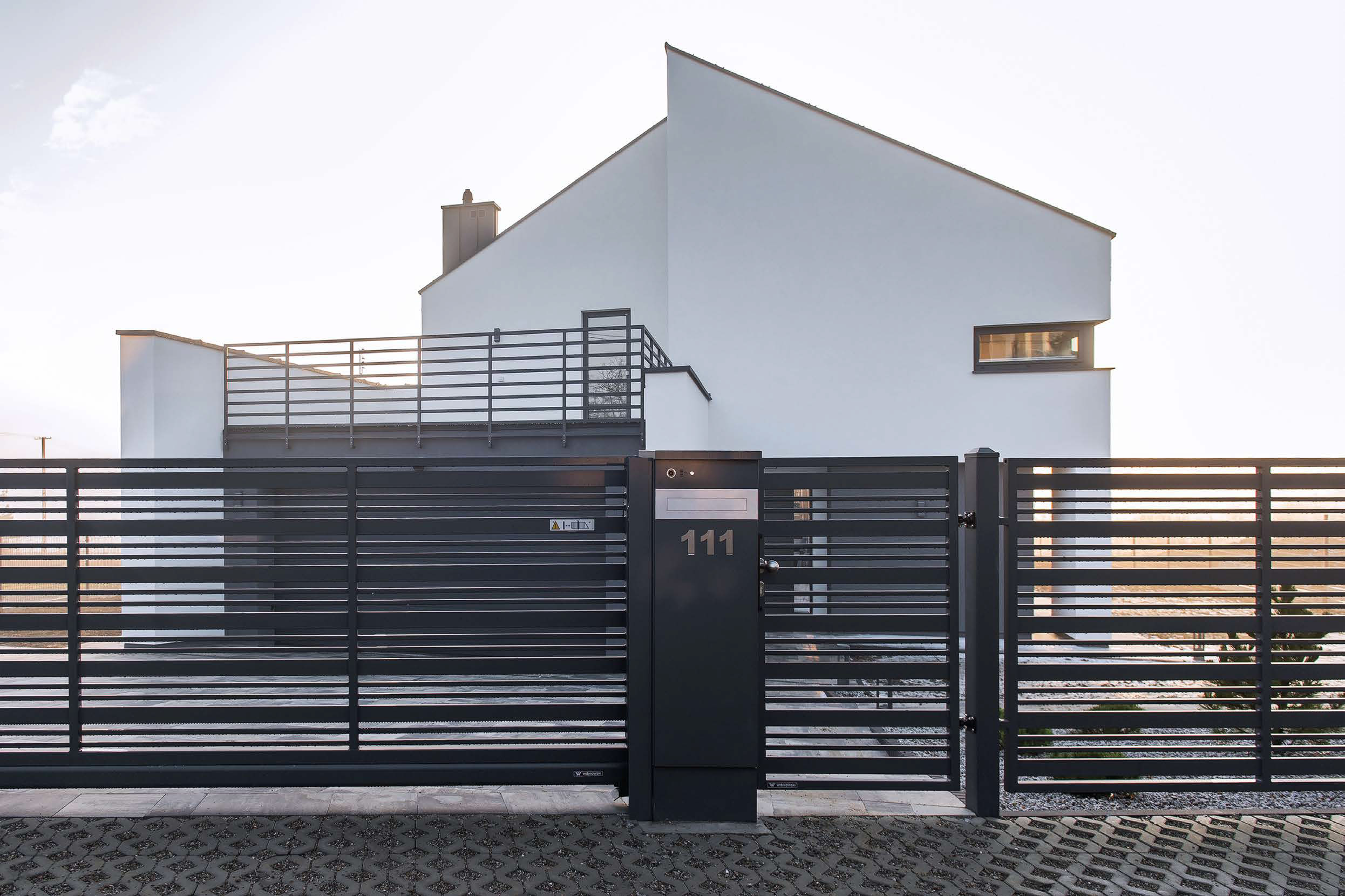 Moderner Lamellenzaun